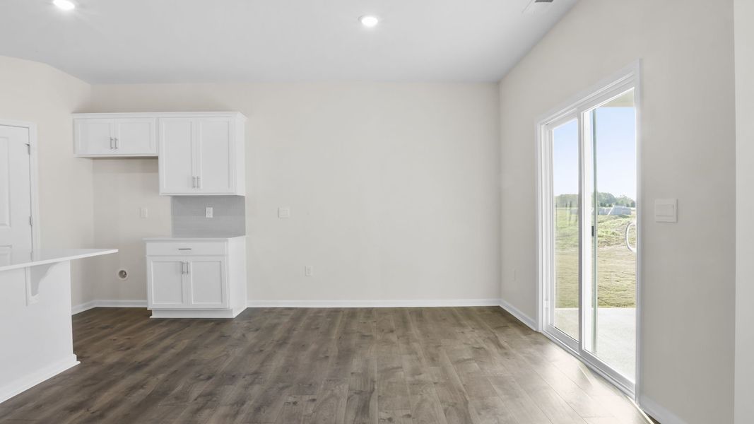 Spacious, unfurnished interior of a new home in Foxbank, Gray Court (Image 24).