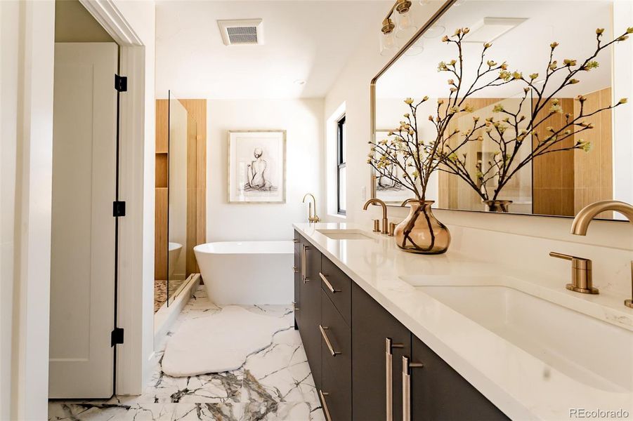 Furnished interior view inside a new home in , Englewood (Image 33).