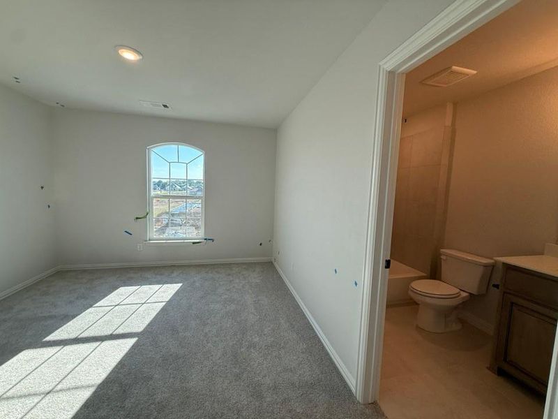 Spacious, unfurnished interior of a new home in Waterford Park, Weatherford (Image 16). Spacious, unfurnished interior of a new home in Waterford Park, Weatherford (Image 16).