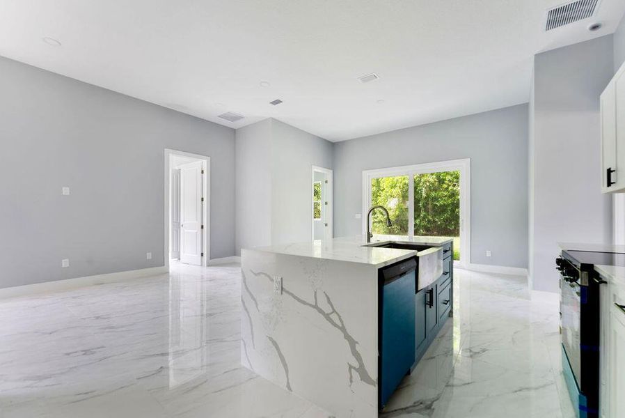 Spacious, unfurnished interior of a new home in , Port St. Lucie (Image 28).