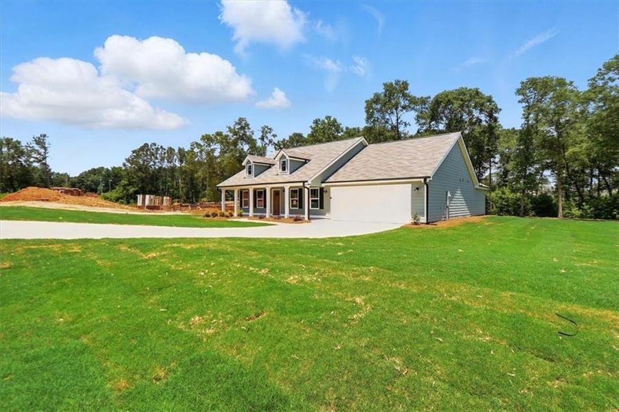 Exterior details and patio area of a home in , Hartwell (Image 27).