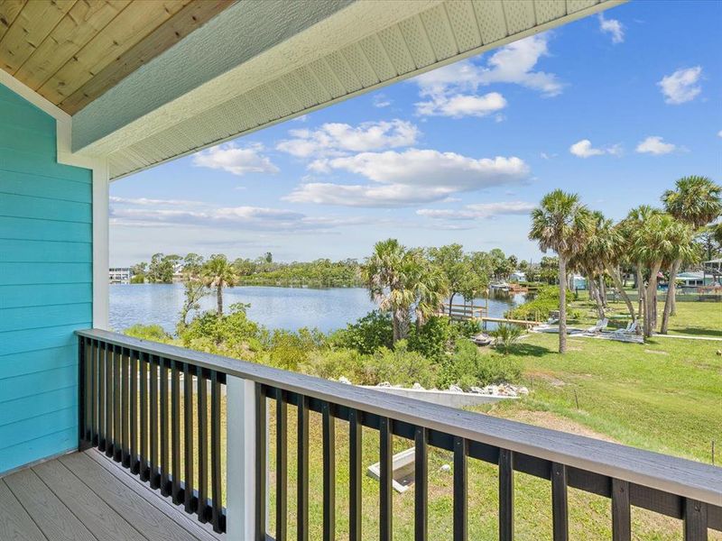 Exterior details and patio area of a home in , New Port Richey (Image 4).
