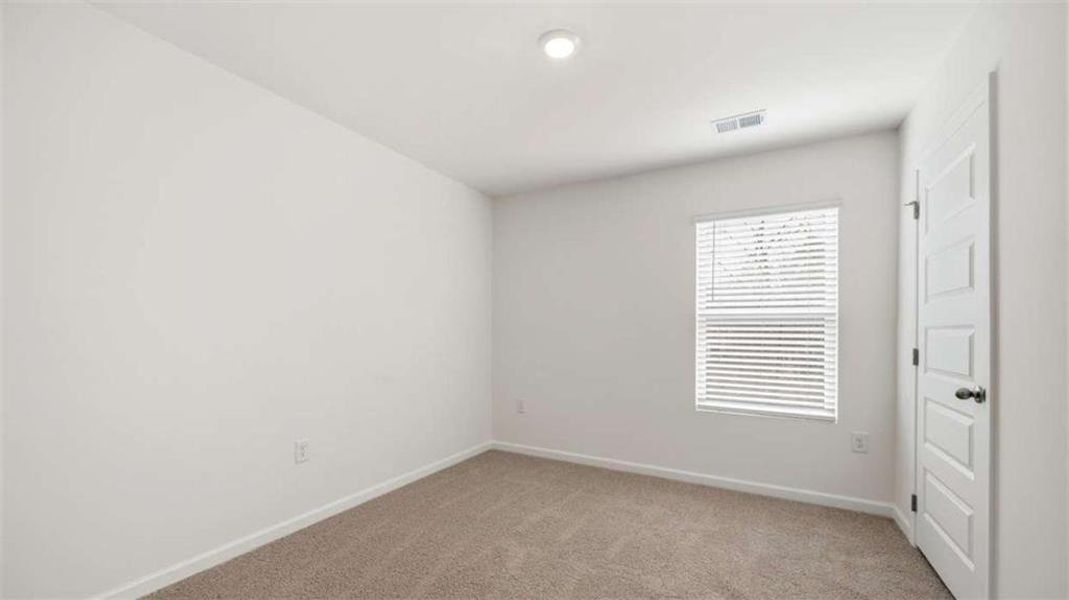 Spacious, unfurnished interior of a new home in Inverness at Sugarloaf, Lawrenceville (Image 18).