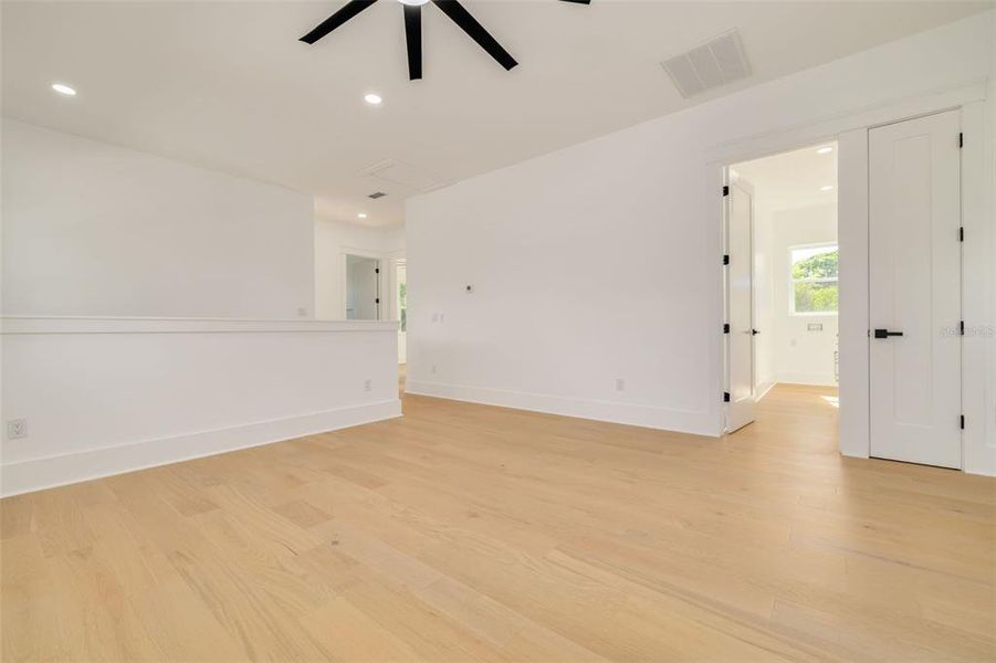 Spacious, unfurnished interior of a new home in , St. Petersburg (Image 22).