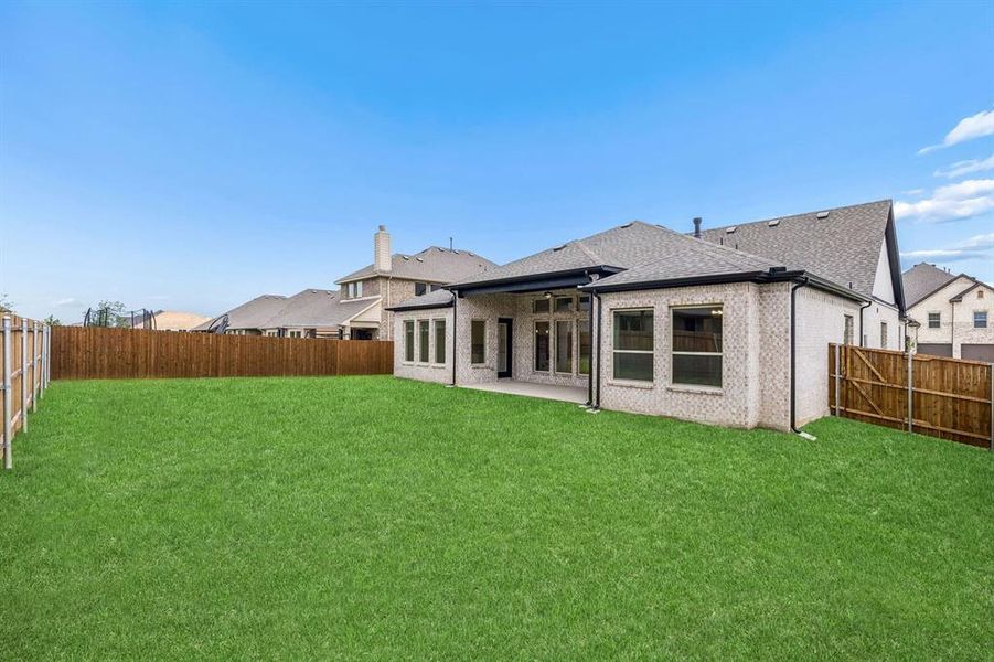 Exterior details and patio area of a home in Timberbrook, Justin (Image 3).