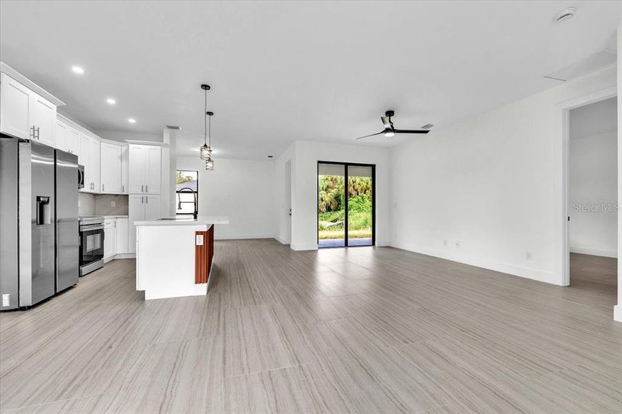 Spacious, unfurnished interior of a new home in , Port Charlotte (Image 19).