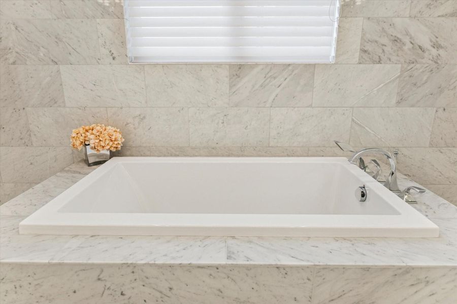 Close up view of the soaking tub in the primary bathroom