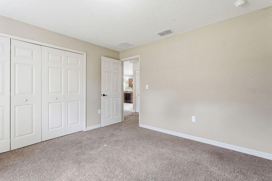 Spacious, unfurnished interior of a new home in Marion Oaks, Ocala (Image 10).
