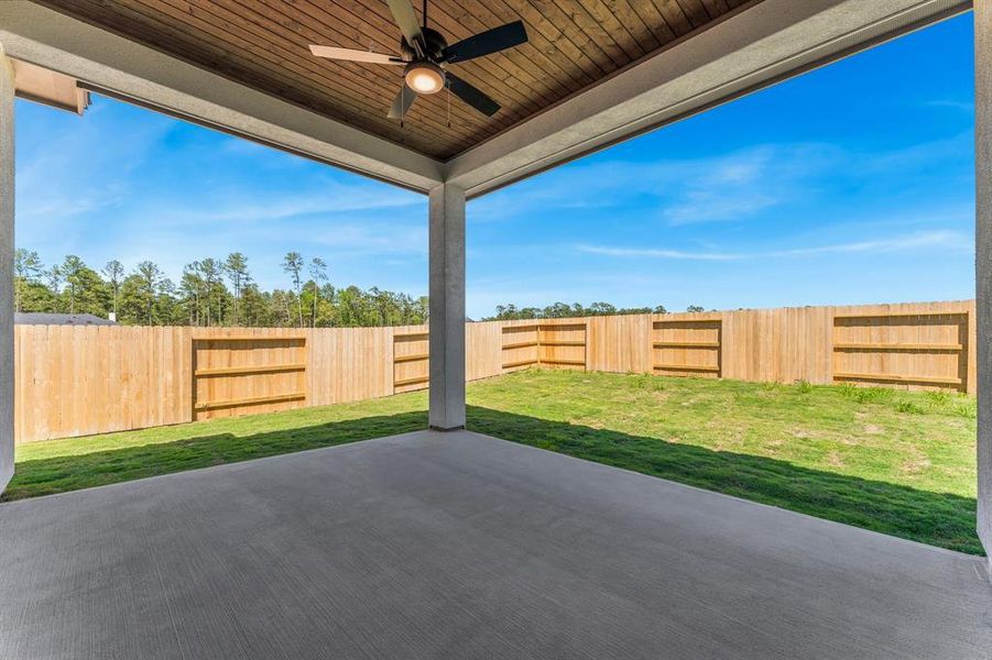 Covered Rear Patio to Back Yard