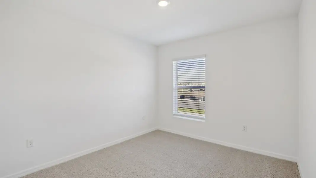 Spacious, unfurnished interior of a new home in Waterford, Brooksville (Image 21).