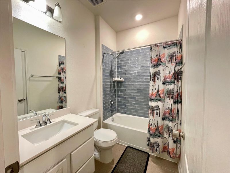 Furnished interior view inside a new home in Olympia Falls, Fresno (Image 13). Furnished interior view inside a new home in Olympia Falls, Fresno (Image 13).