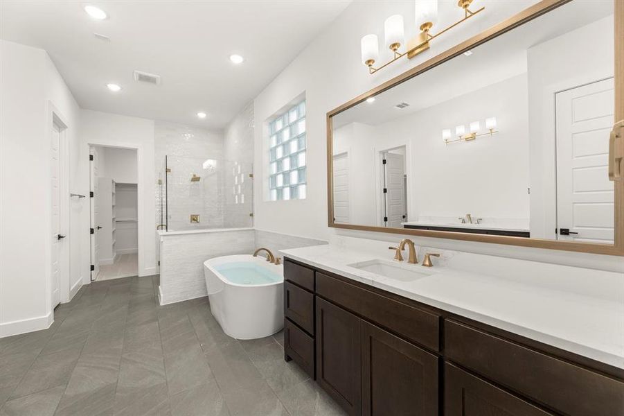 34. 4711 Belo - Bath