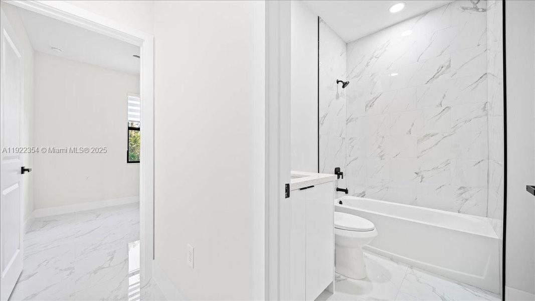 Image 21 of a home in .