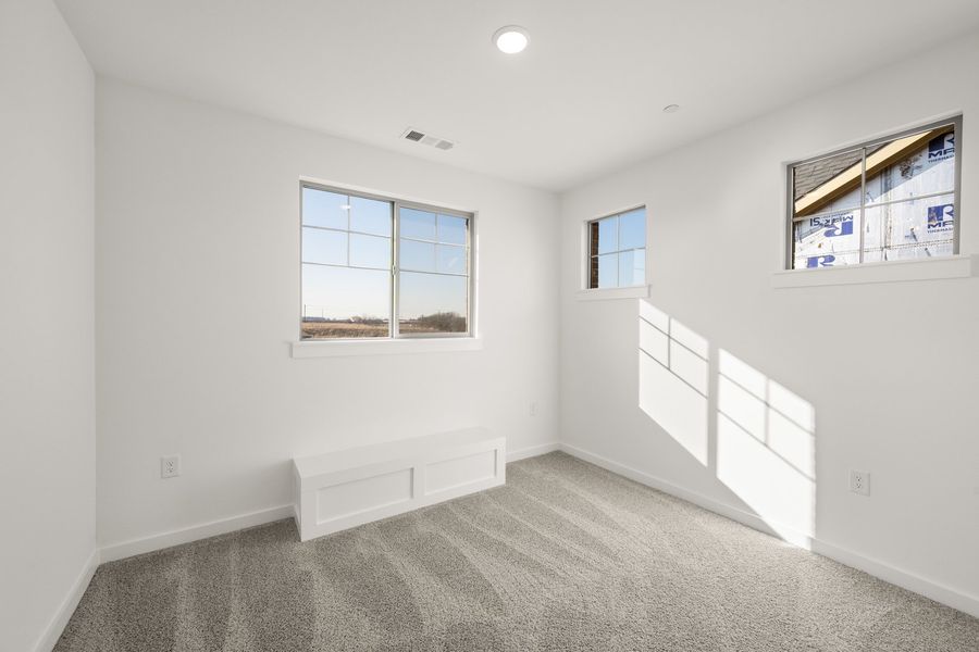 Spacious, unfurnished interior of a new home in Wildridge, Oak Point (Image 24).