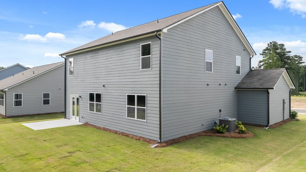 Representative exterior details of a home built from the Elle by D.R. Horton in Fairway 17 at Mirror Lake, Villa Rica (Image 27). Representative exterior details of a home built from the Elle by D.R. Horton in Fairway 17 at Mirror Lake, Villa Rica (Image 27).