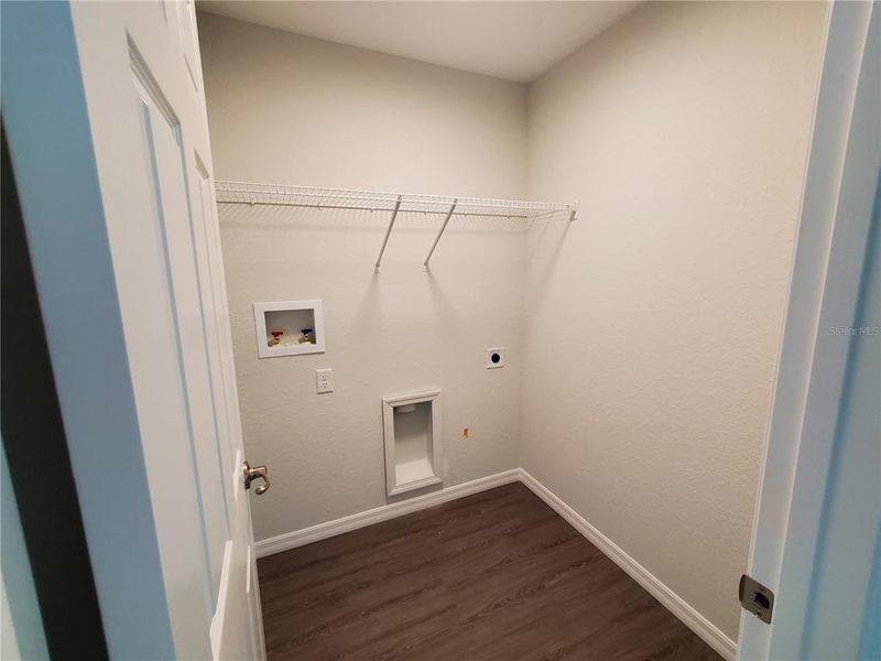 Furnished interior view inside a new home in , Ocklawaha (Image 9).