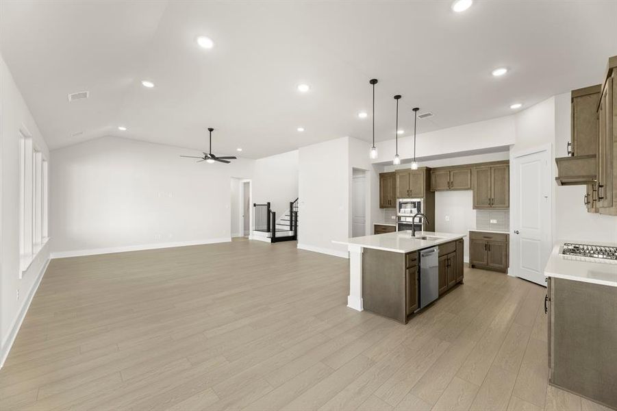 13. 2704 Andesite - Dining (2) 13. 2704 Andesite - Dining (2)