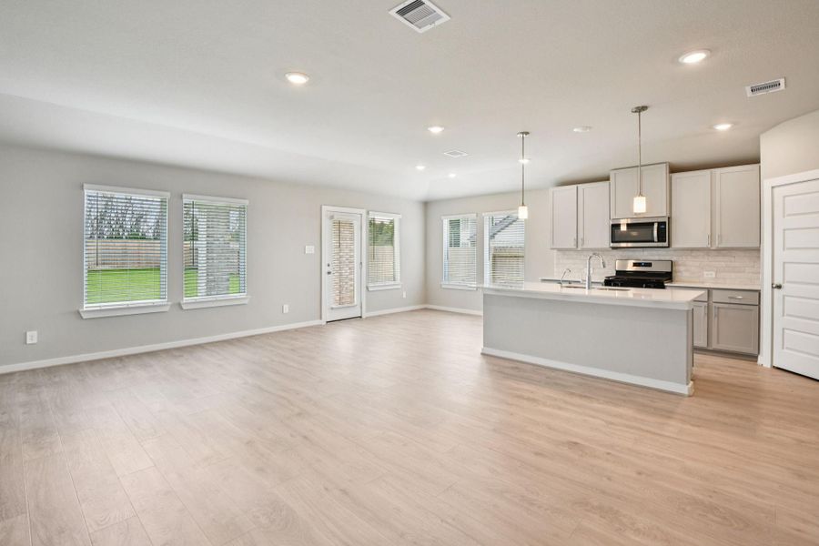 Photo is not of the actual home, but is an inspirational photo of builder’s model home and may depict options, furnishings, and/or decorator features that are not included Photo is not of the actual home, but is an inspirational photo of builder’s model home and may depict options, furnishings, and/or decorator features that are not included