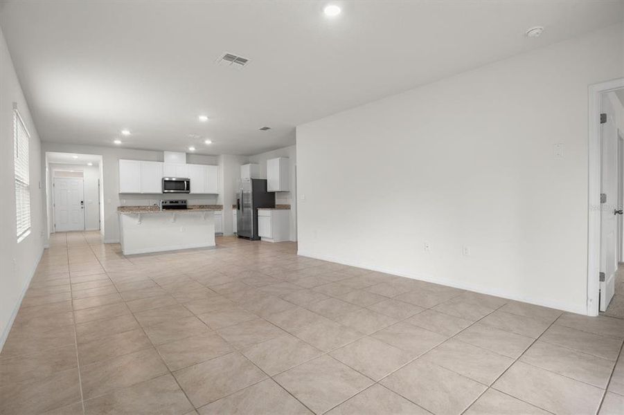 Spacious, unfurnished interior of a new home in Cadence at Parc Hill, Orange City (Image 18).