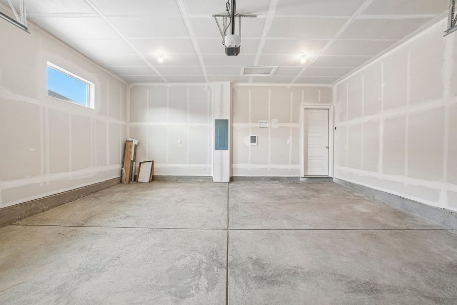 Spacious, unfurnished interior of a new home in Union Colony West, Greeley (Image 17).