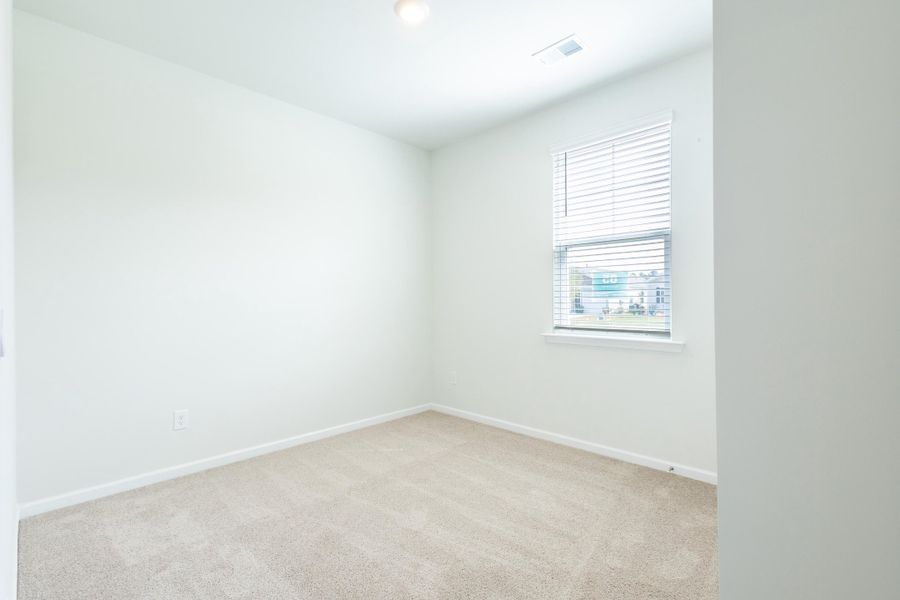 Spacious, unfurnished interior of a new home in , Summerville (Image 19).
