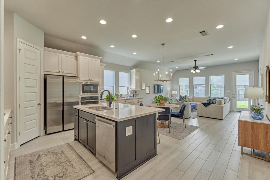 GE Profile: 4-burner gas cooktop, microwave, dishwasher & Samsung refrigerator included.