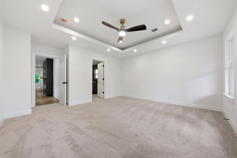 Spacious, unfurnished interior of a new home in , Houston (Image 39).
