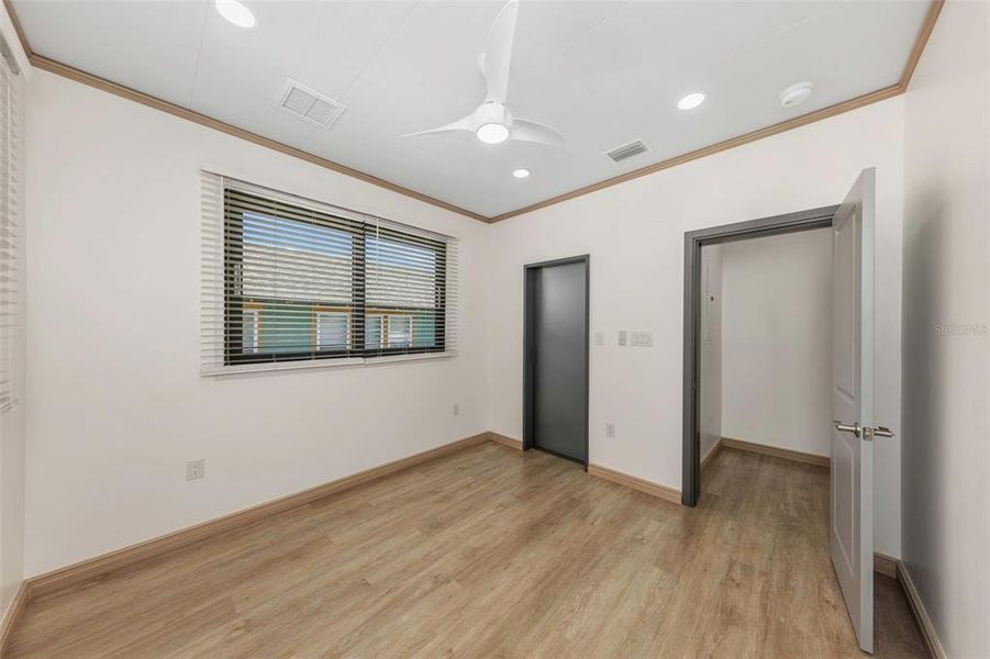 Spacious, unfurnished interior of a new home in , St. Petersburg (Image 58).