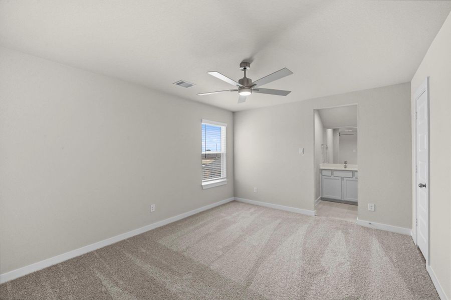 Spacious, unfurnished interior of a new home in Sunterra Lakes, Fulshear (Image 34). Spacious, unfurnished interior of a new home in Sunterra Lakes, Fulshear (Image 34).