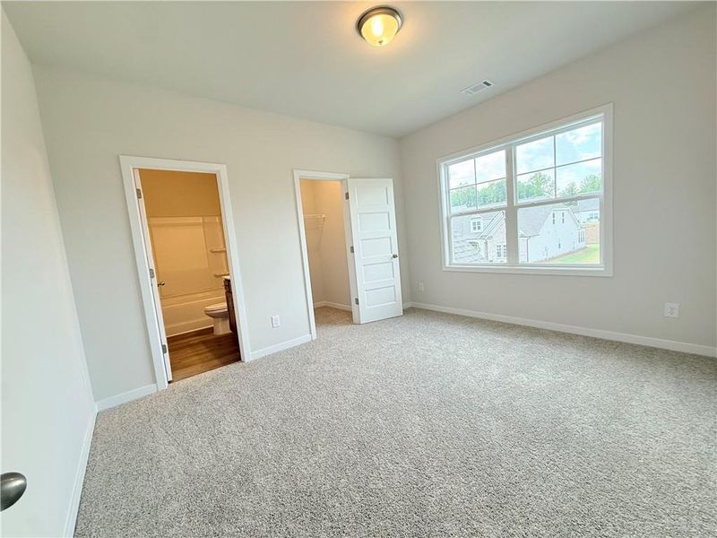 Spacious, unfurnished interior of a new home in Ponderosa Farms Reserve, Gainesville (Image 32).
