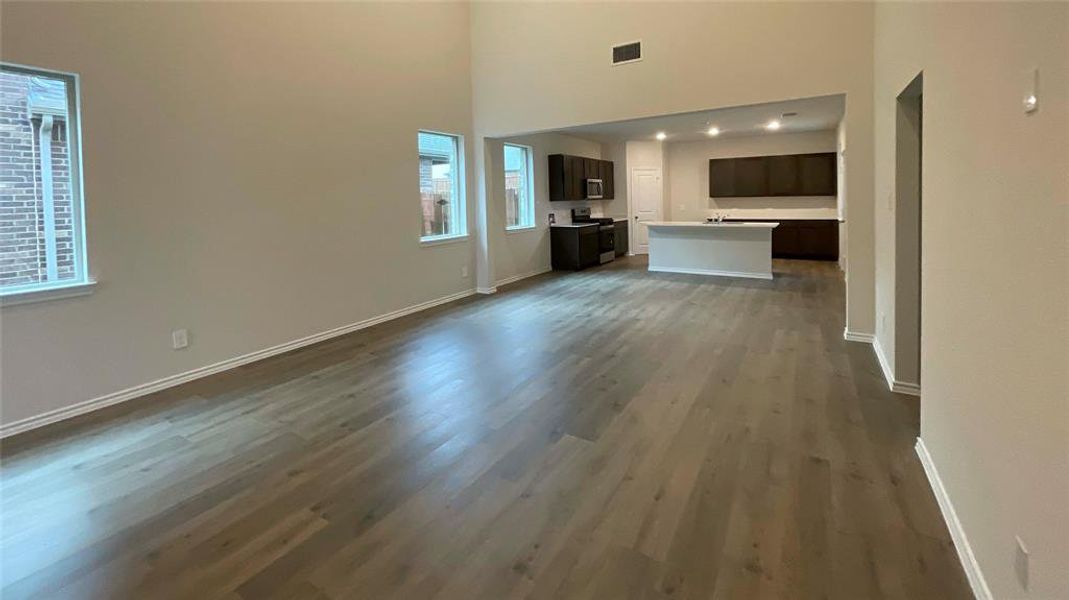 Spacious, unfurnished interior of a new home in Elevon, Lavon (Image 13).