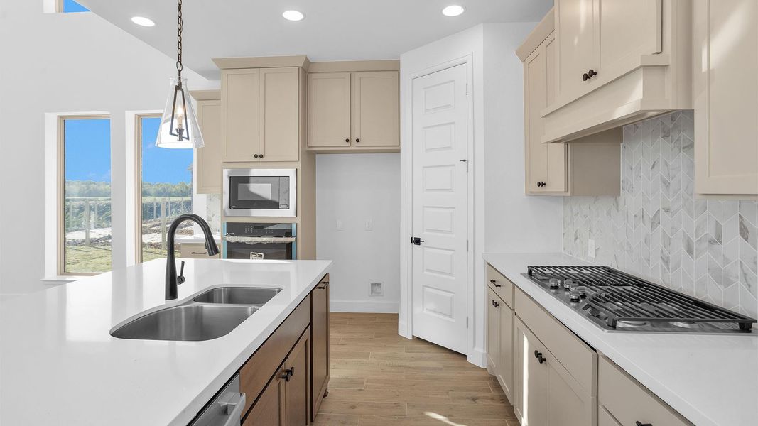 Furnished interior view inside a new home in Valencia 50', Manvel (Image 5).