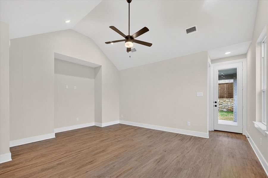 Spacious, unfurnished interior of a new home in Heritage Ranch, Sherman (Image 16).