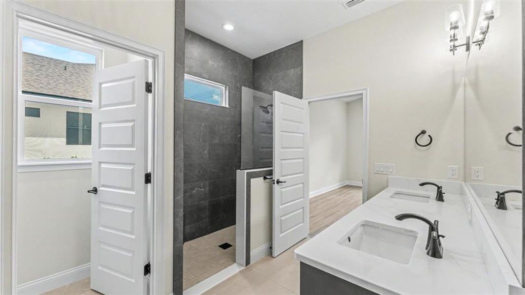 Furnished interior view inside a new home in , Lakeland (Image 8).