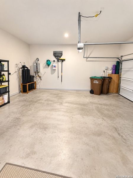 Spacious, unfurnished interior of a new home in Stillwater Ranch, San Antonio (Image 18).
