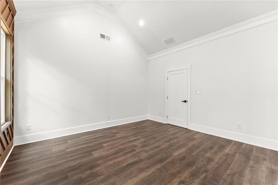 Spacious, unfurnished interior of a new home in , Gainesville (Image 14).