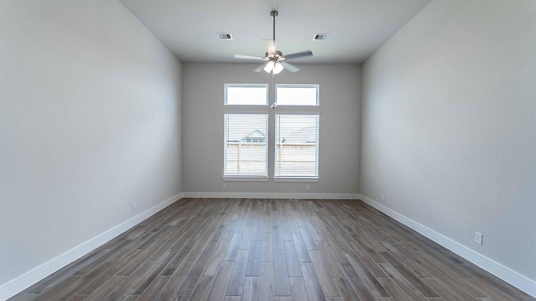 Spacious, unfurnished interior of a new home in Sunterra, Katy (Image 11).