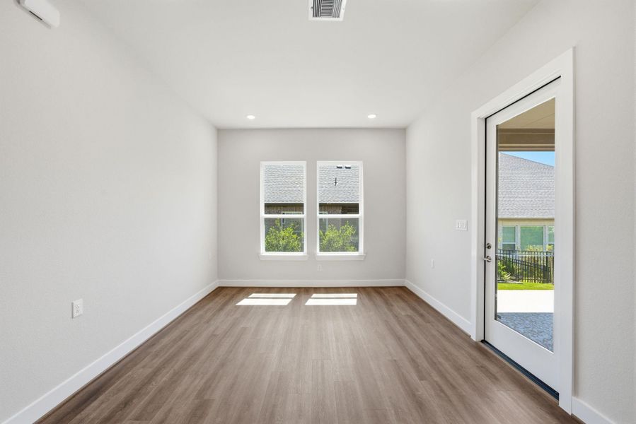 Spacious, unfurnished interior of a new home in Chambers Creek, Willis (Image 24).