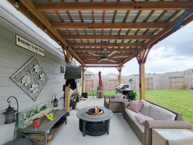 Exterior details and patio area of a home in Tavola, New Caney (Image 24).