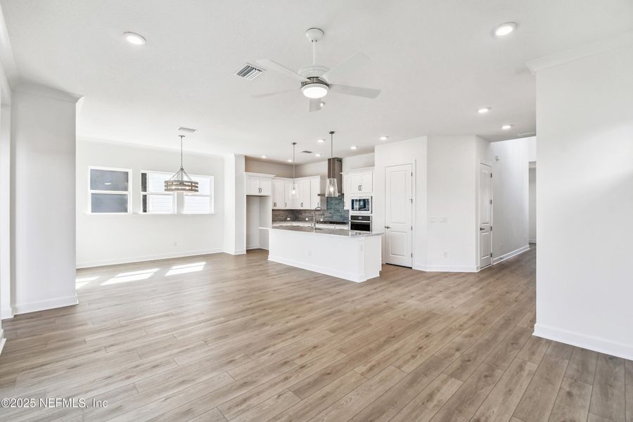 Spacious, unfurnished interior of a new home in Seven Pines 40' Front Entry, Jacksonville (Image 24).