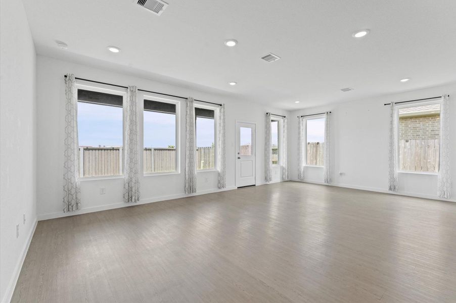 Spacious, unfurnished interior of a new home in The Grand Prairie, Hockley (Image 32).
