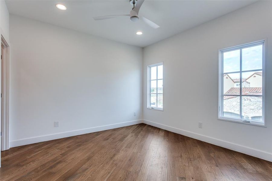 Unfurnished room with dark hardwood / wood-style flooring and ceiling fan