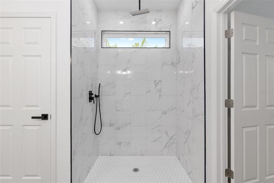 Close-up of interior finishes inside a home in , Dunnellon (Image 21).