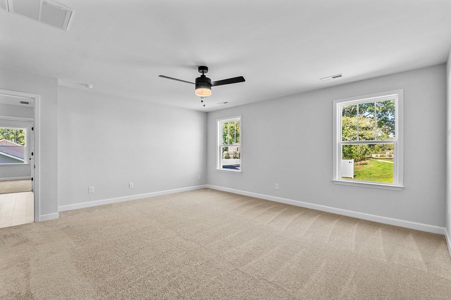Spacious, unfurnished interior of a new home in Hanes Lake, Winston-Salem (Image 28).