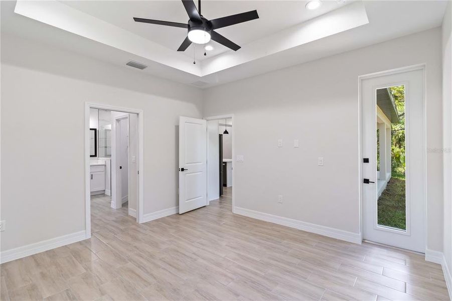 Spacious, unfurnished interior of a new home in , Port Charlotte (Image 13).