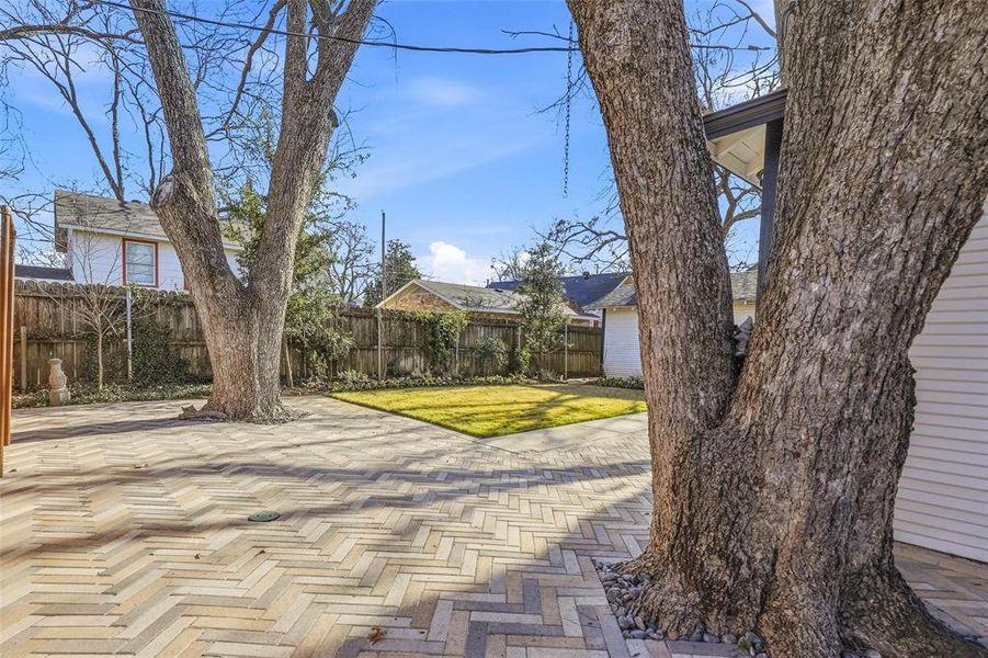 Exterior details and patio area of a home in , Cleburne (Image 26).