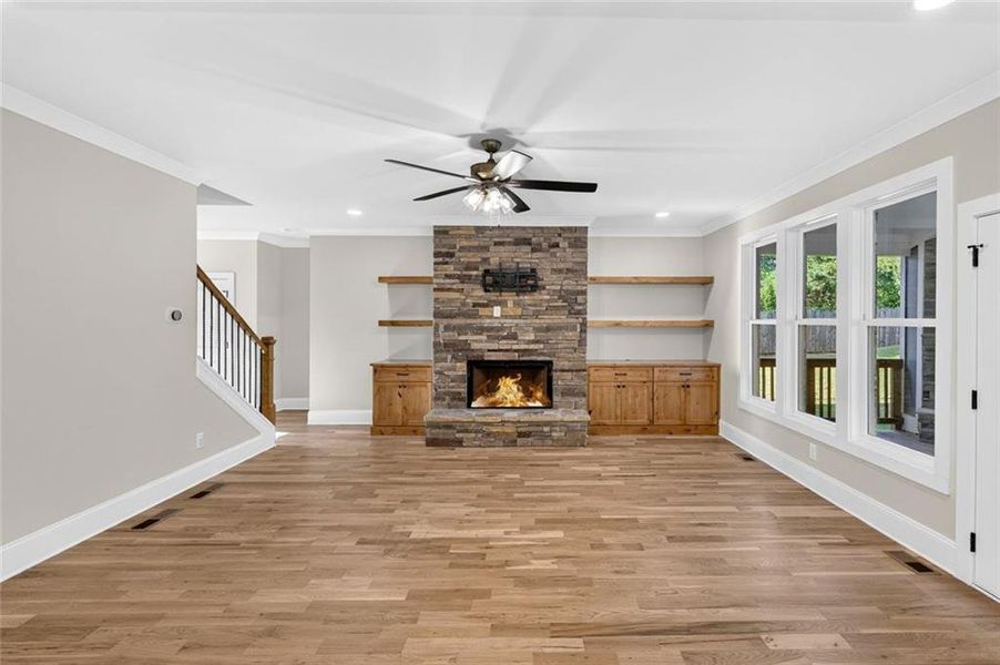 Spacious, unfurnished interior of a new home in , Bishop (Image 27).
