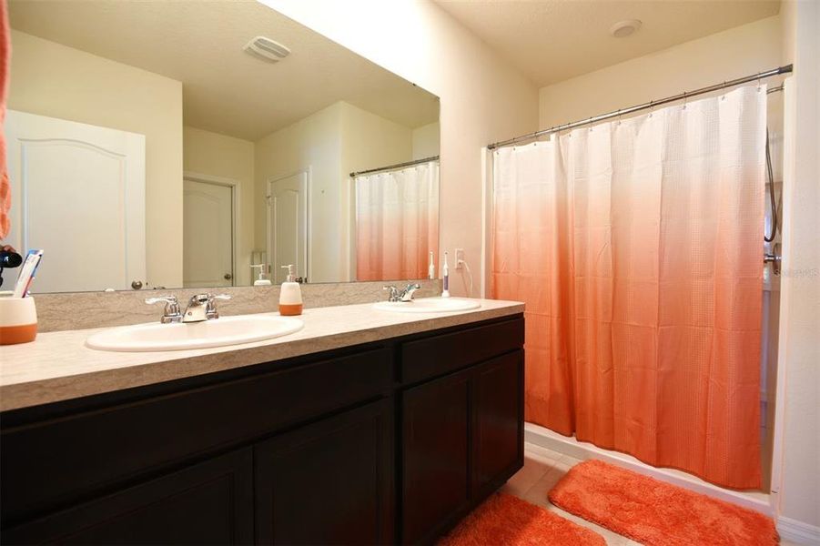 Furnished interior view inside a new home in Greenbrier, Tavares (Image 15).