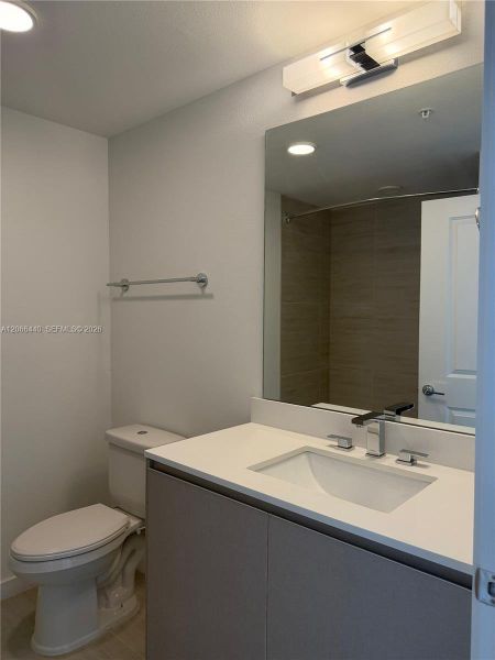 Furnished interior view inside a new home in , Orlando (Image 5).