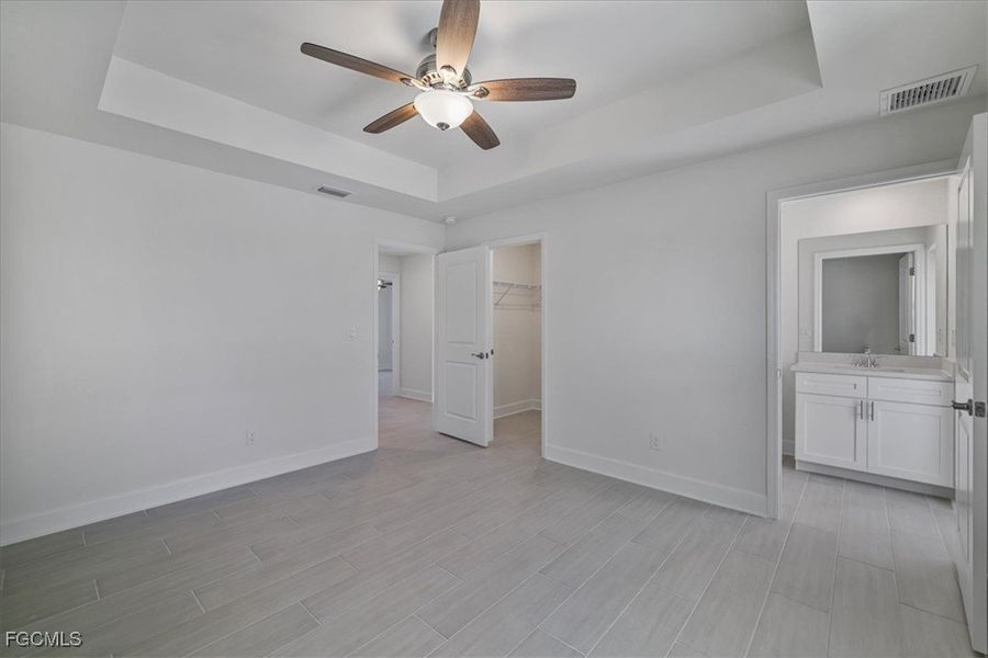 Spacious, unfurnished interior of a new home in Cape Coral, Cape Coral (Image 25).